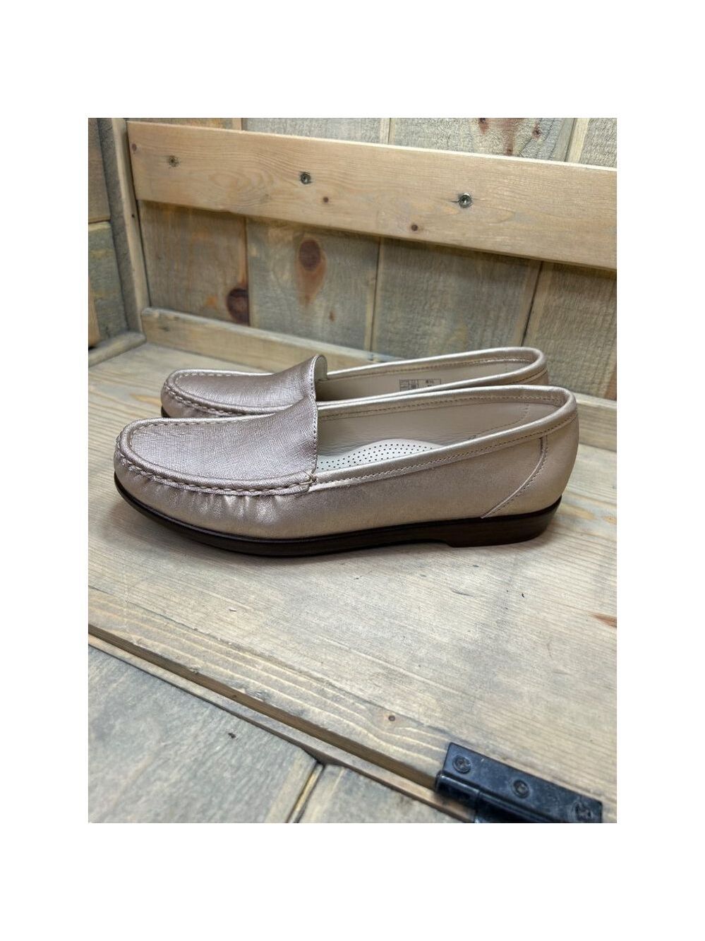 8.5N SAS Metallic Gold Leather Slip On Loafer Shoes Womens - Picture 6 of 7